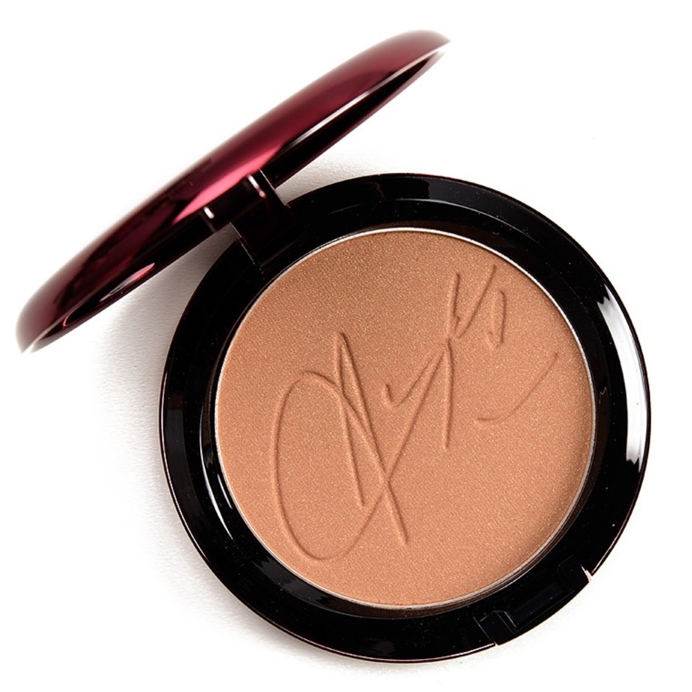 MAC x Aaliyah Baby Girl bronzing Powder